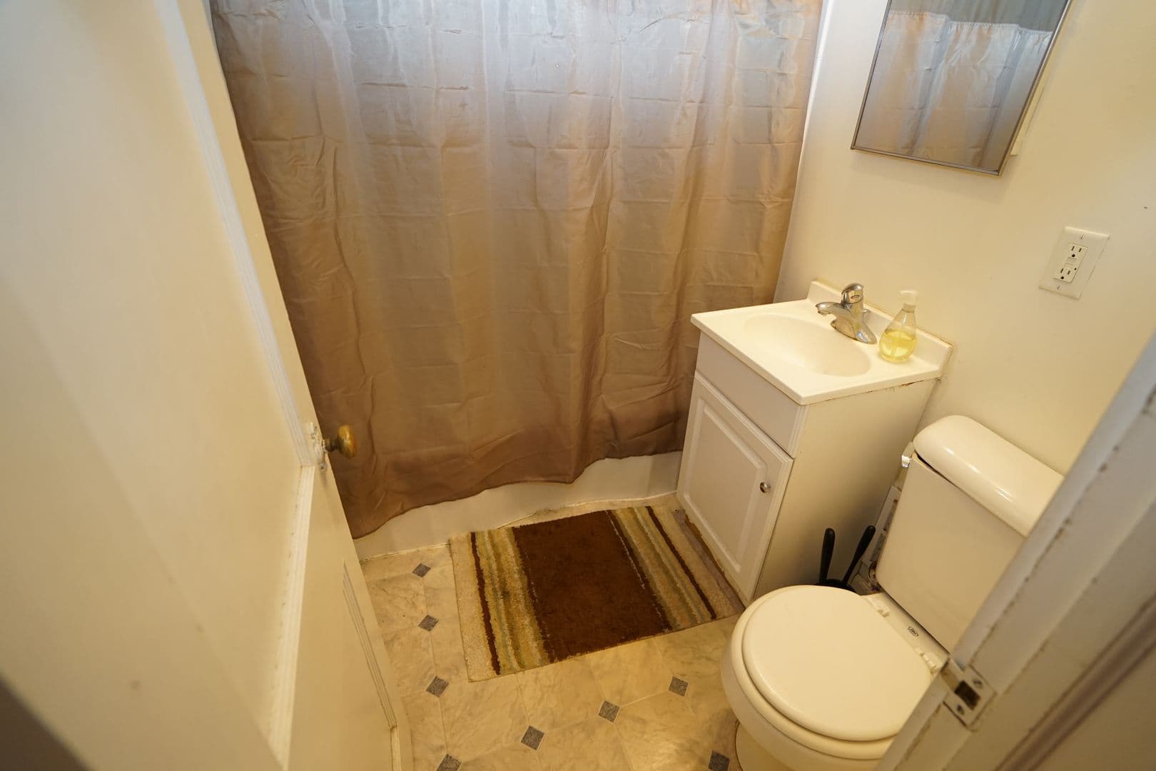 Madison Apartment: 1326 Mound St.