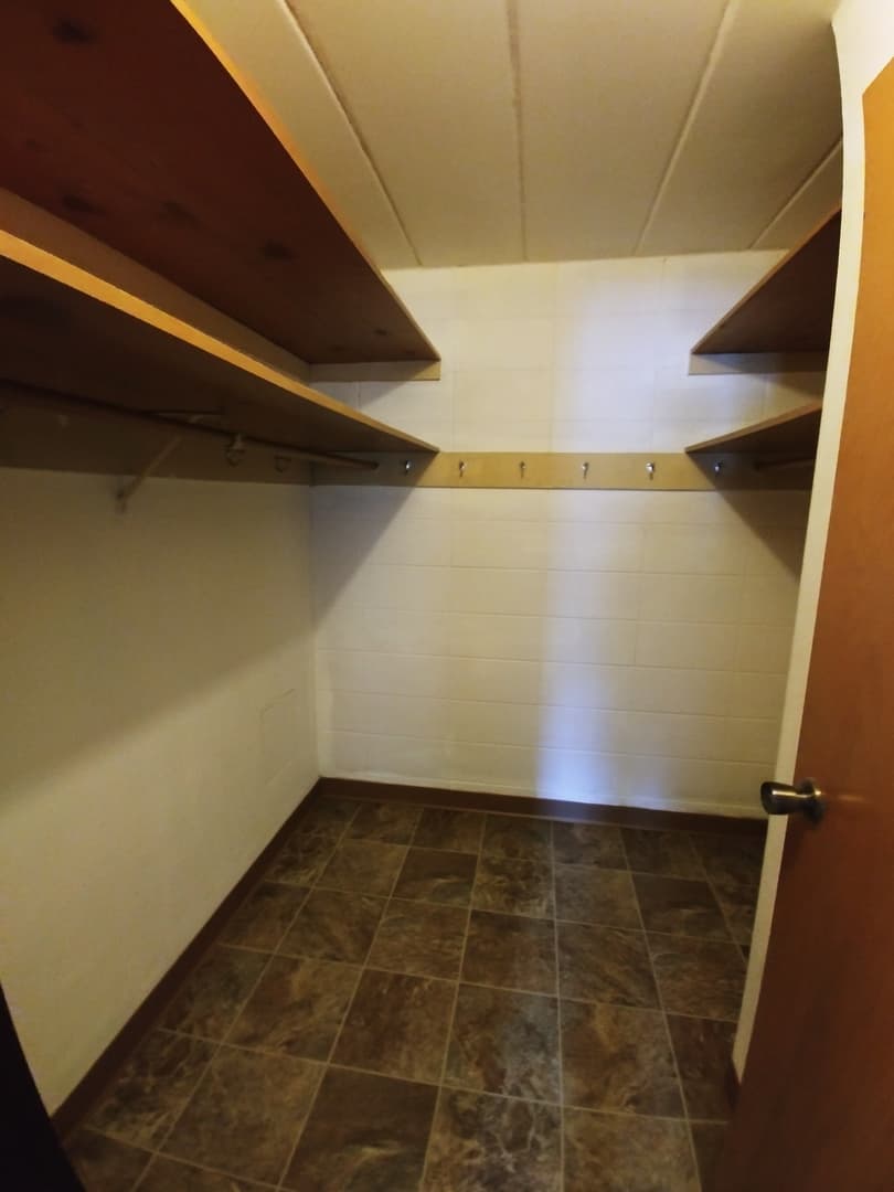 Madison Apartment: 2102 University Ave