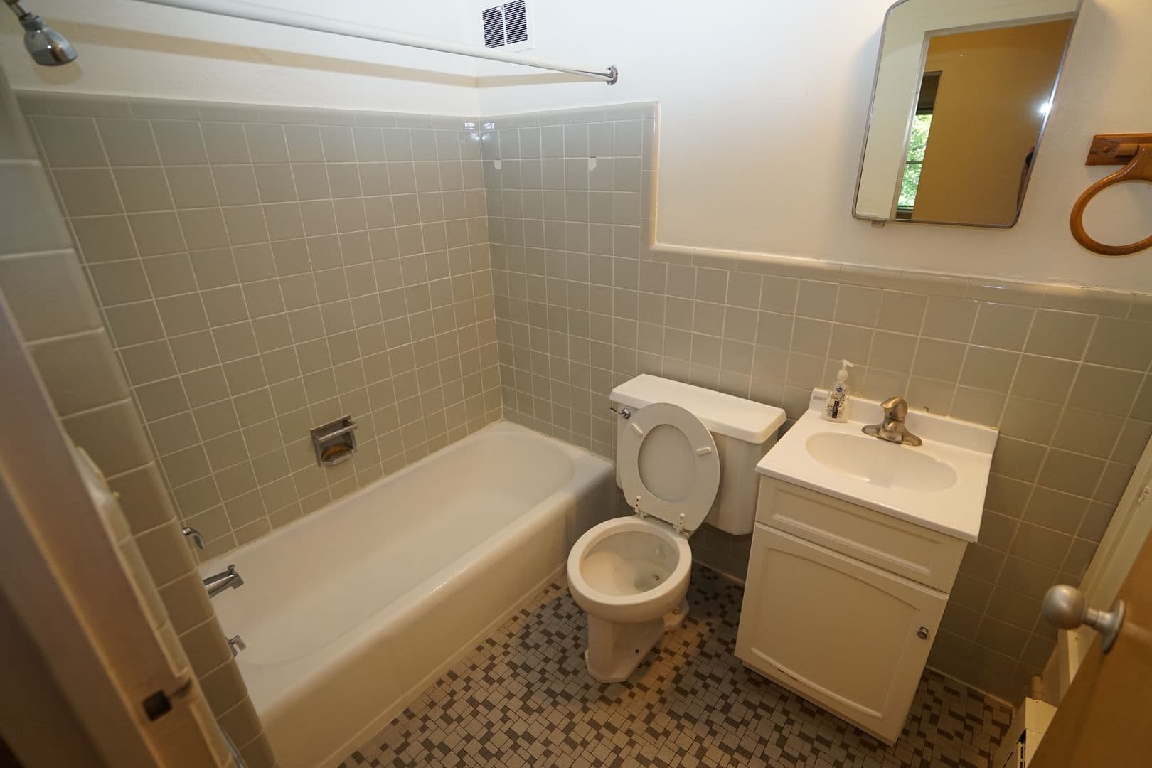 Madison Apartment: 425 Paunack Place