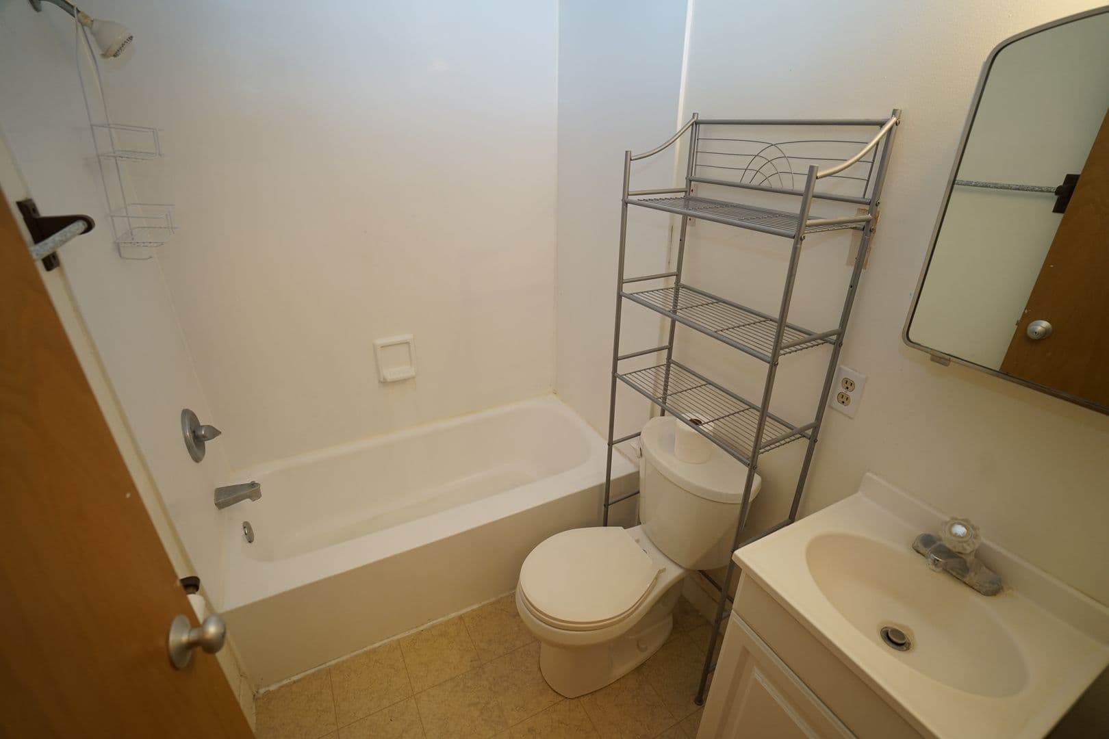 Madison Apartment: 2102 University Ave