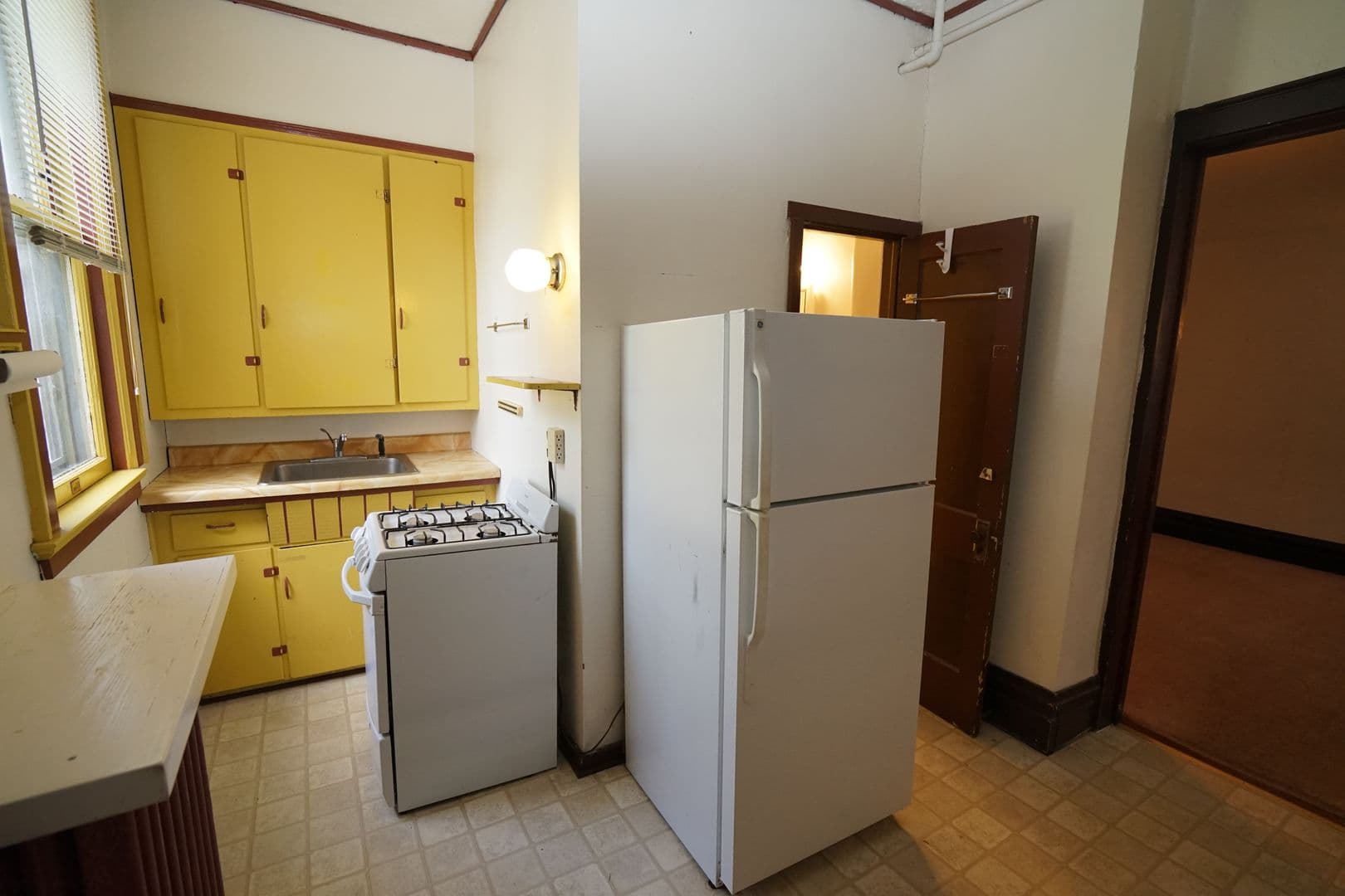 Madison Apartment: 418 W. Main St.
