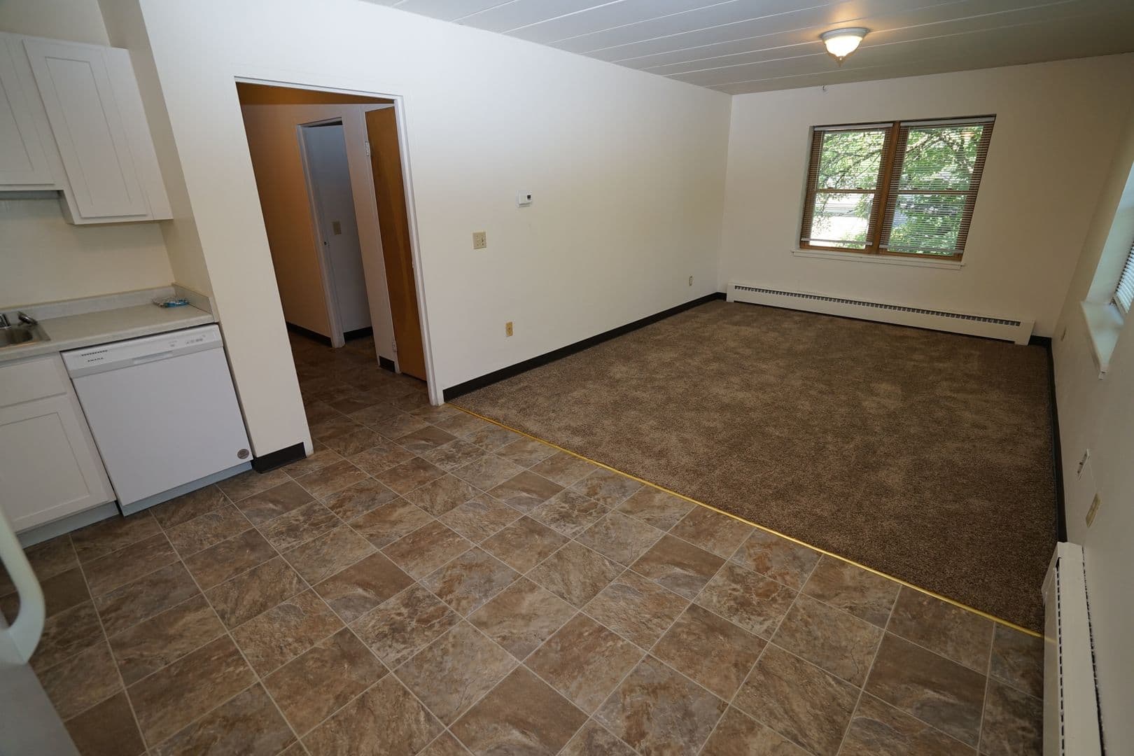 Madison Apartment: 425 Paunack Place