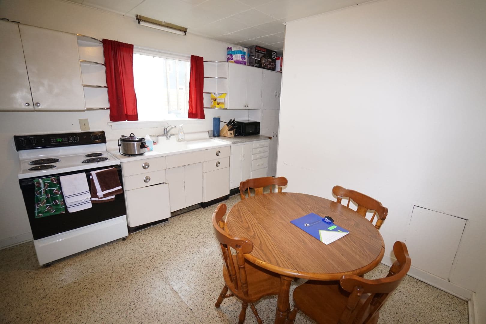 Madison Apartment: 1326 Mound St.