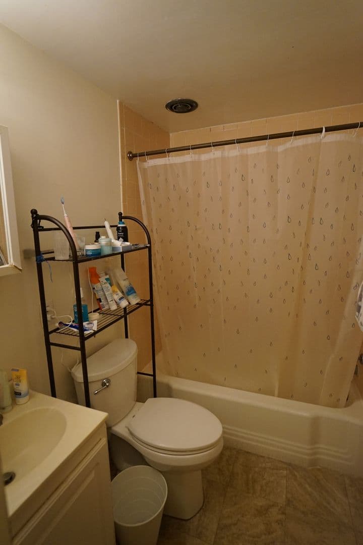 Madison Apartment: 2102 University Ave