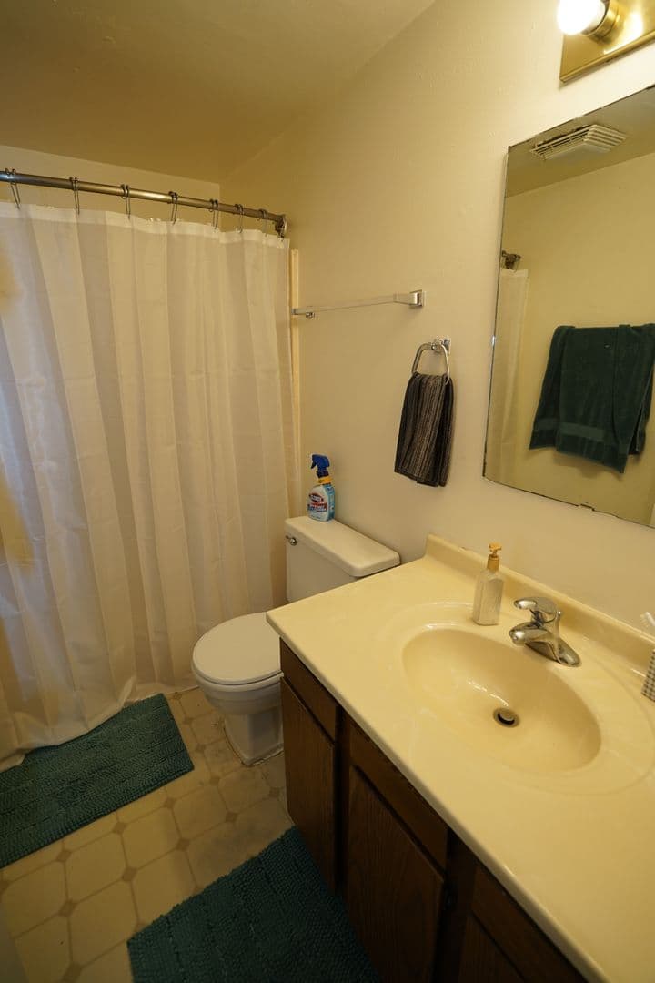 Madison Apartment: 911 E. Johnson St.