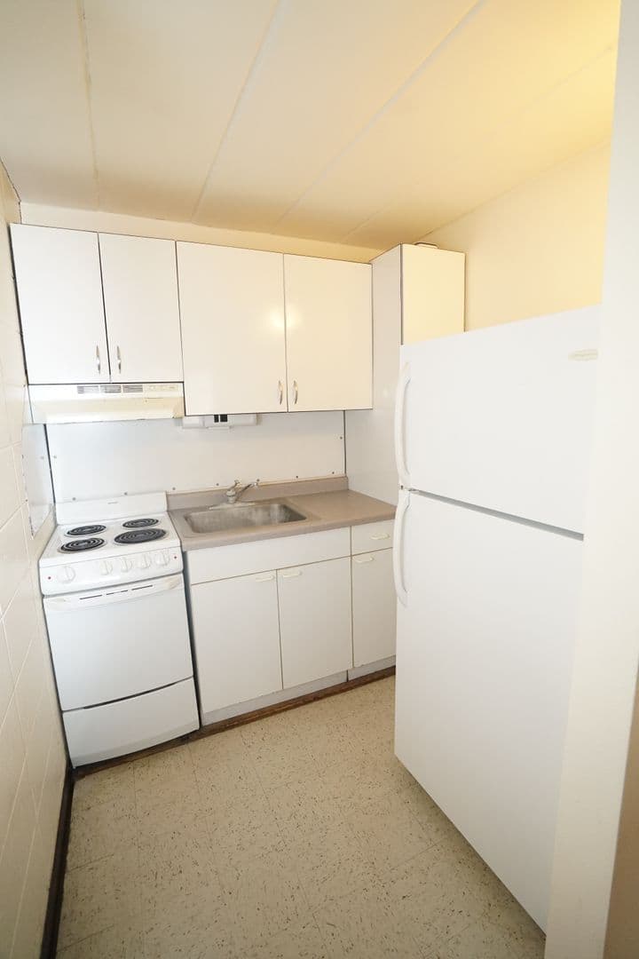 Madison Apartment: 2102 University Ave