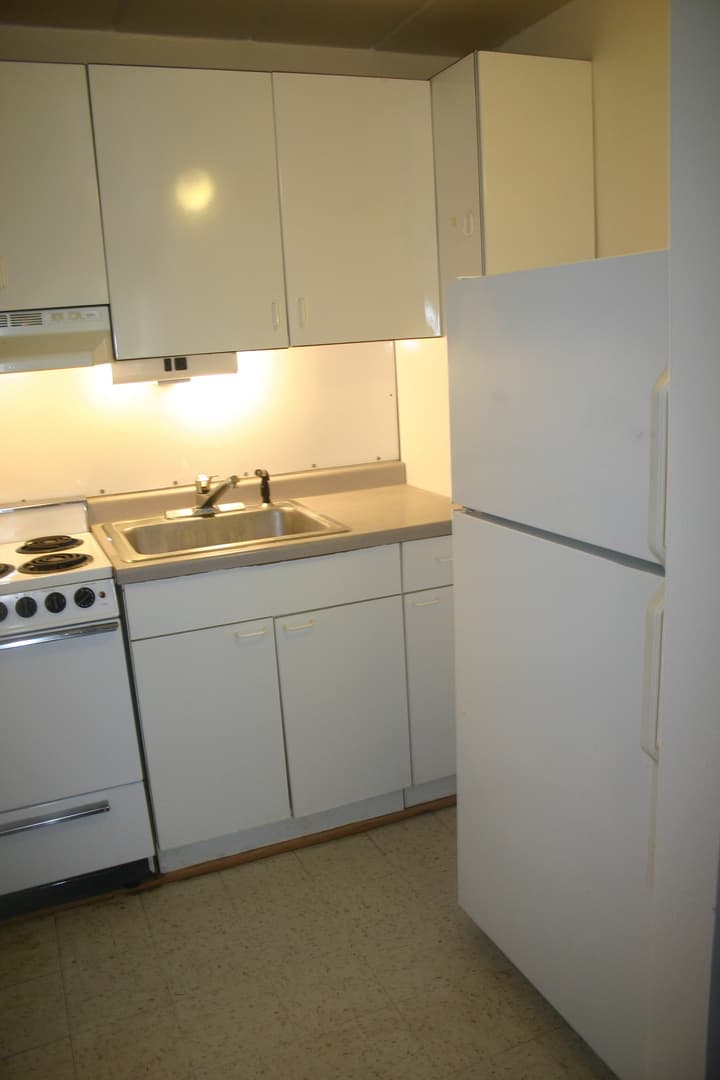 Madison Apartment: 2102 University Ave