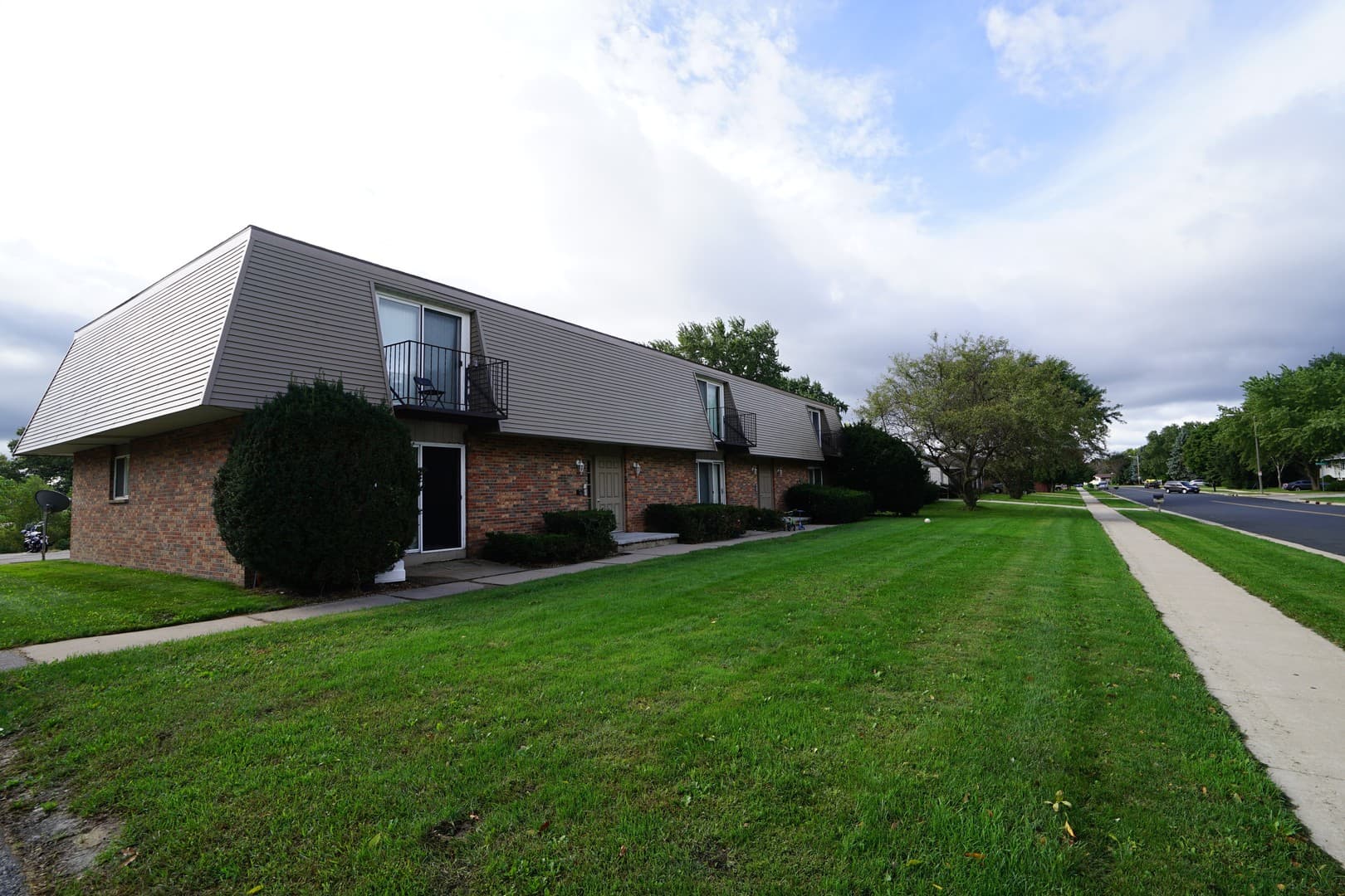 Sun Prairie Apartment: 257-261 Broadway Dr.