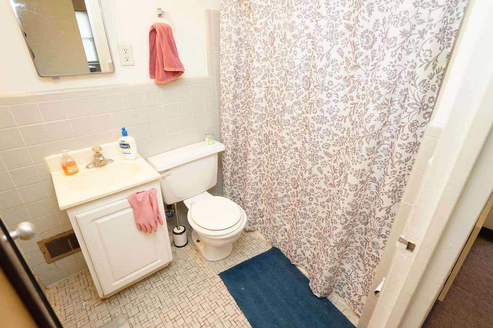 Madison Apartment: 425 Paunack Place