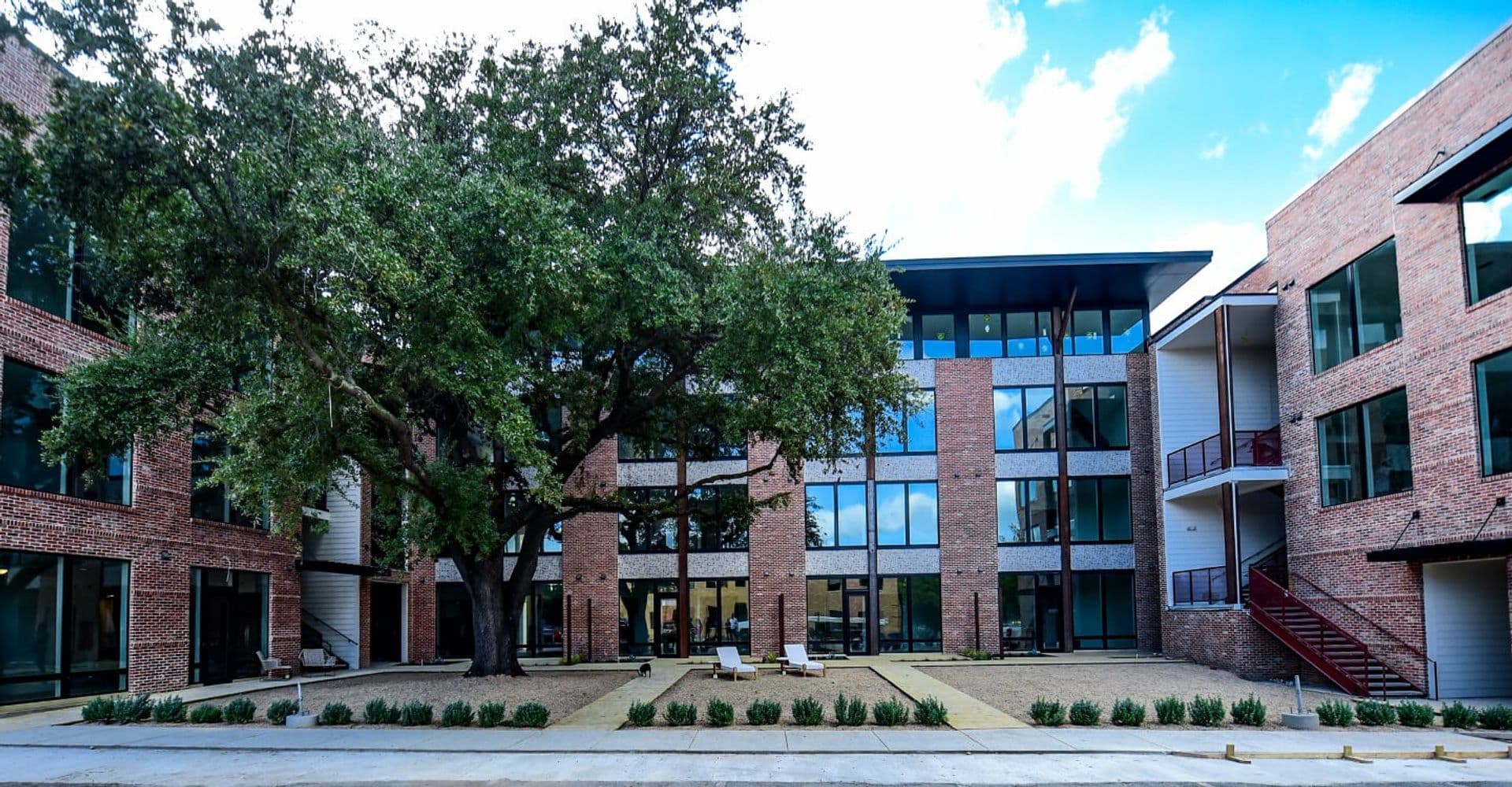 Dallas Apartment: 211 W 10th St