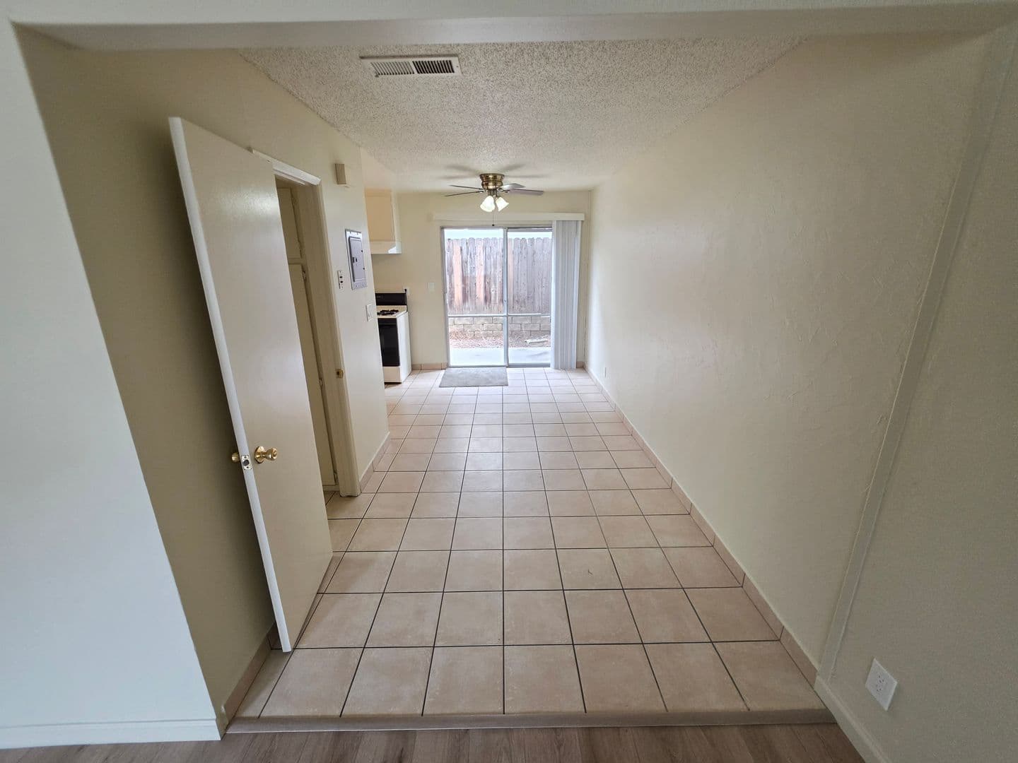 Fullerton Apartment: 2618 Milton Ave.