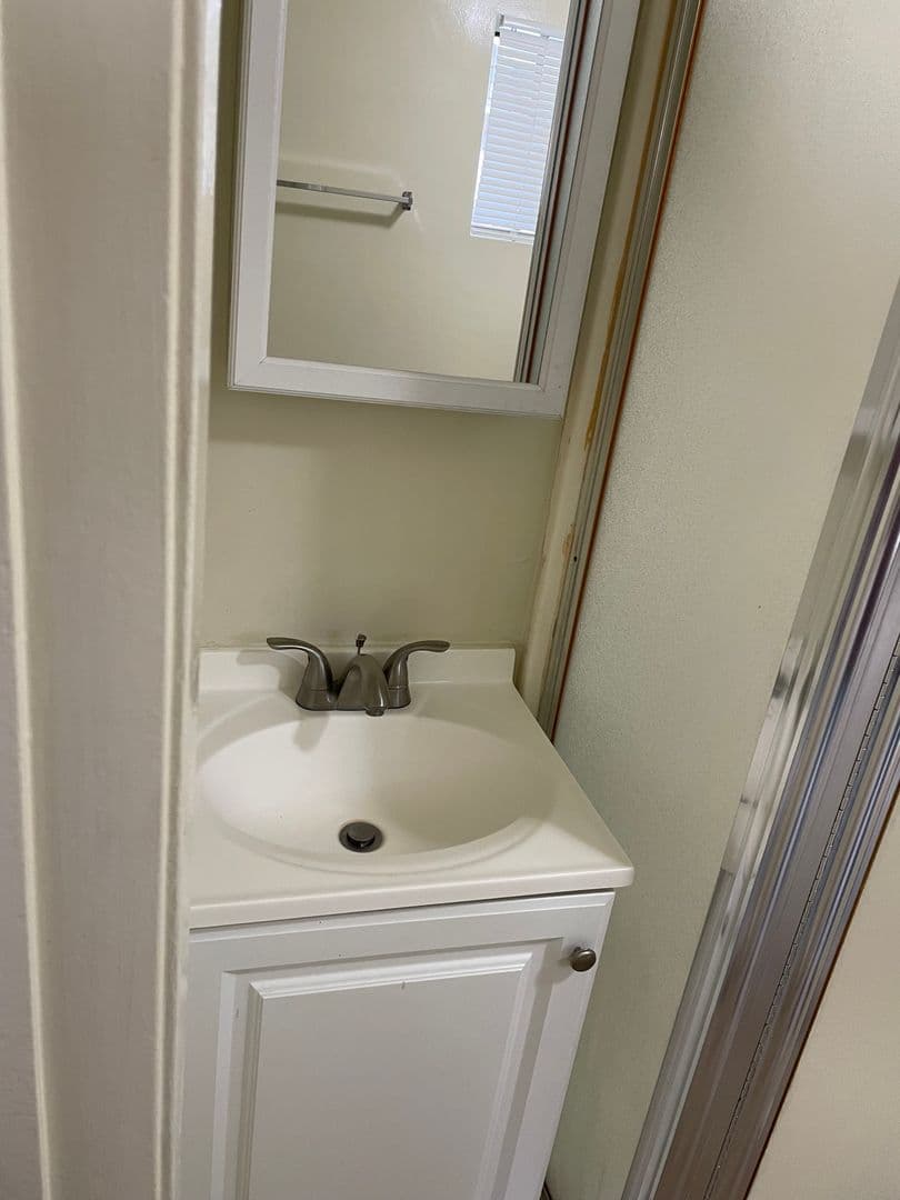 Hawthorne Apartment: 14501 Cerise Ave.