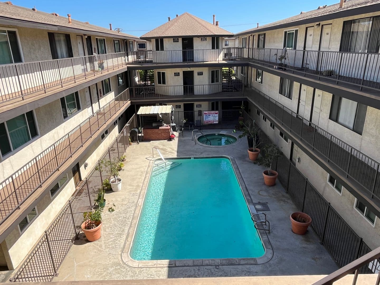 Hawthorne Apartment: 3137-3139 W. 139th St.
