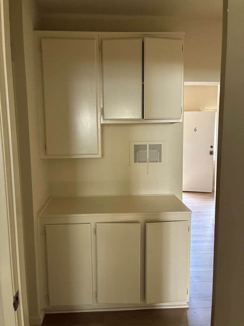 Hawthorne Apartment: 14501 Cerise Ave.