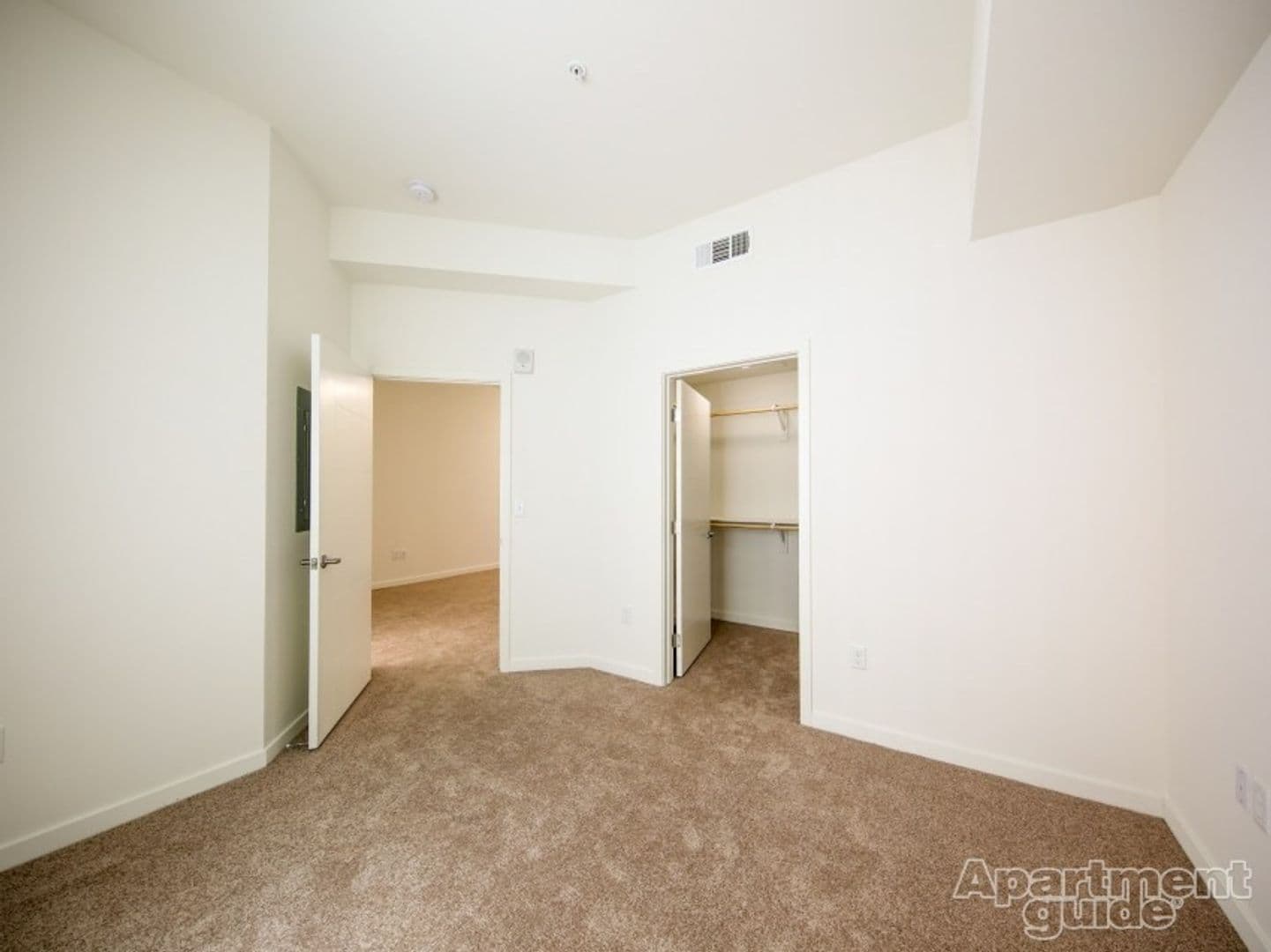 Long Beach Apartment: 431 East 6th St.