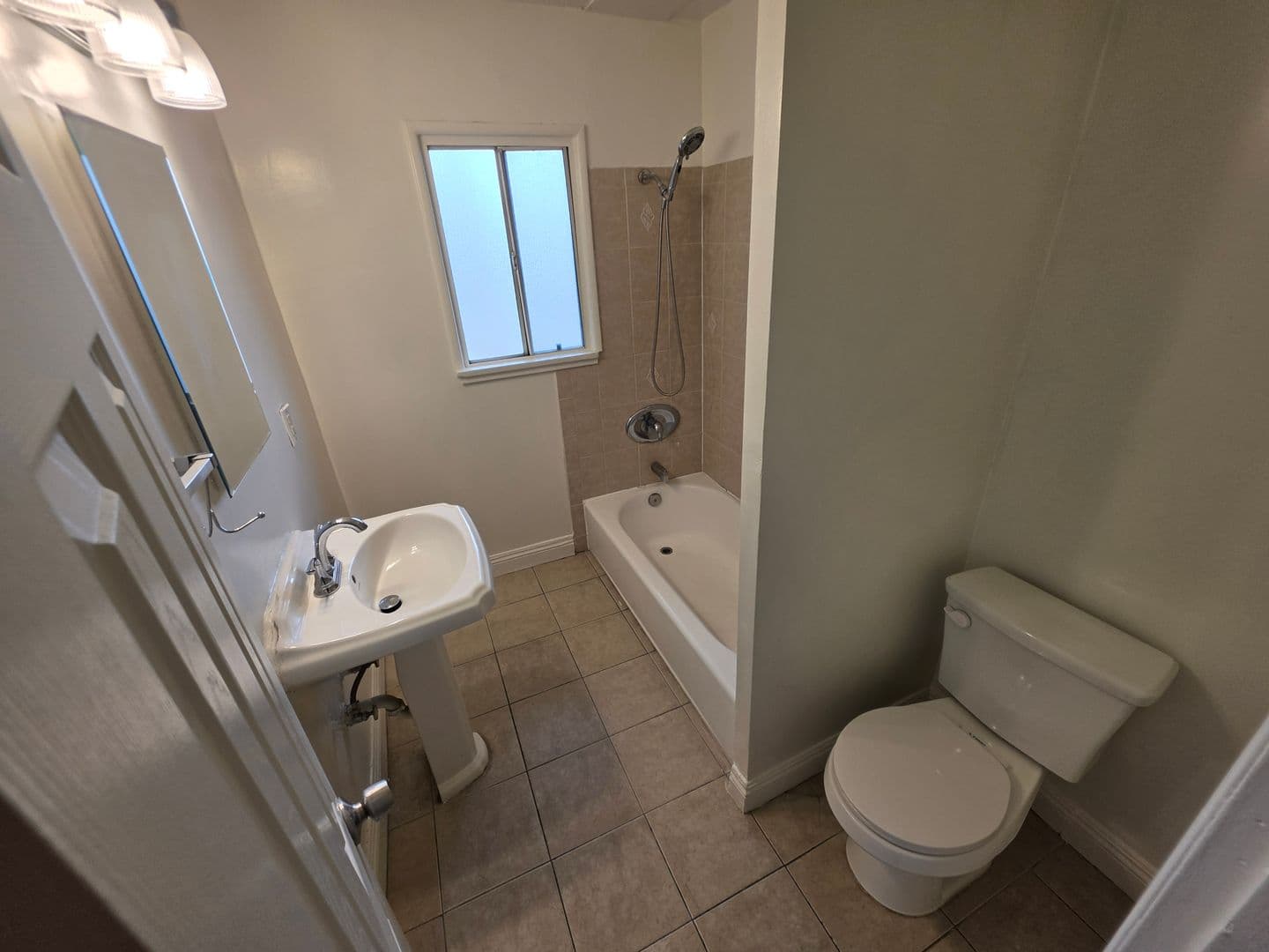 Long Beach Apartment: 1500 E. Wardlow Road
