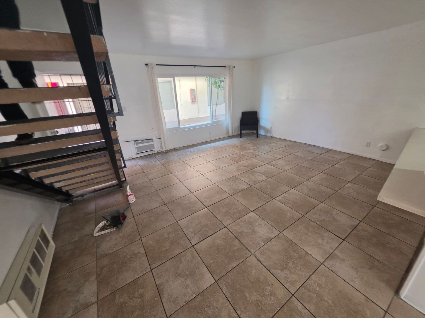 Long Beach Apartment: 3400 E. Andy St.