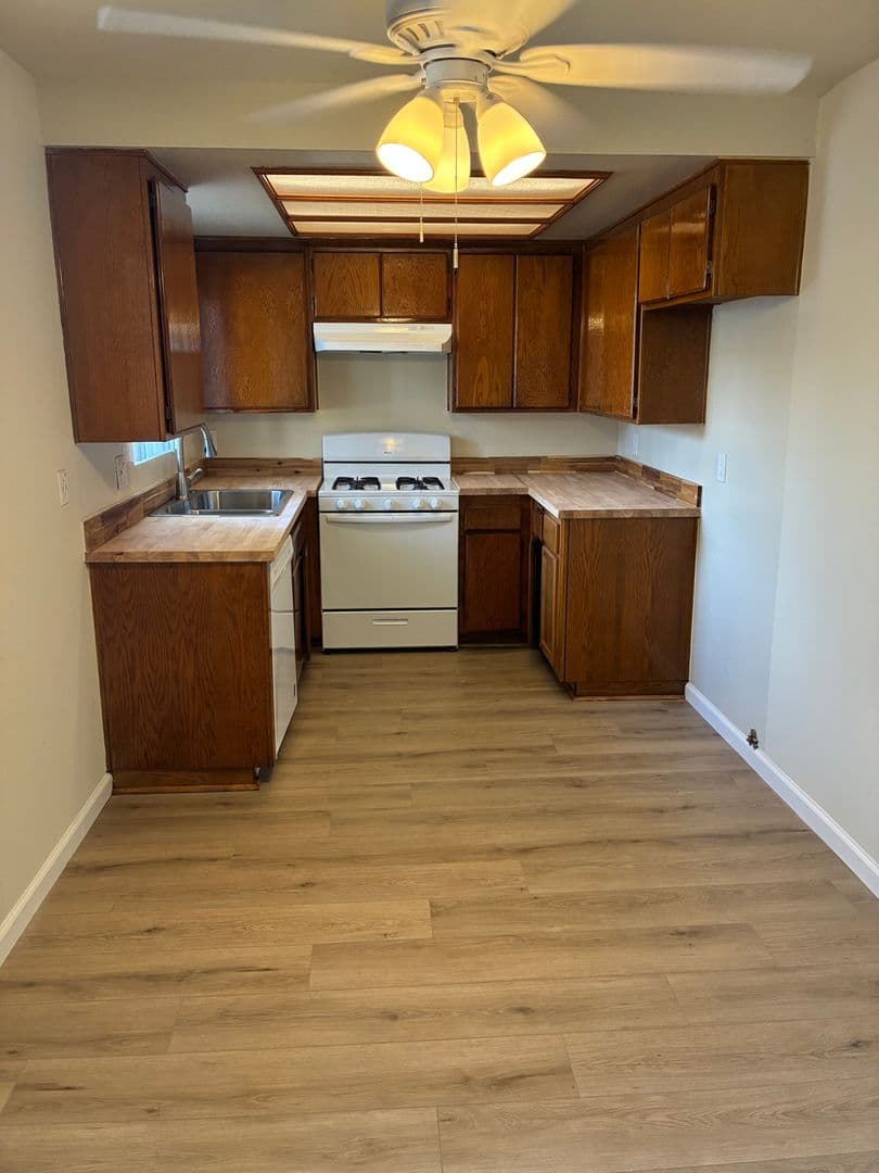 Hawthorne Apartment: 14501 Cerise Ave.