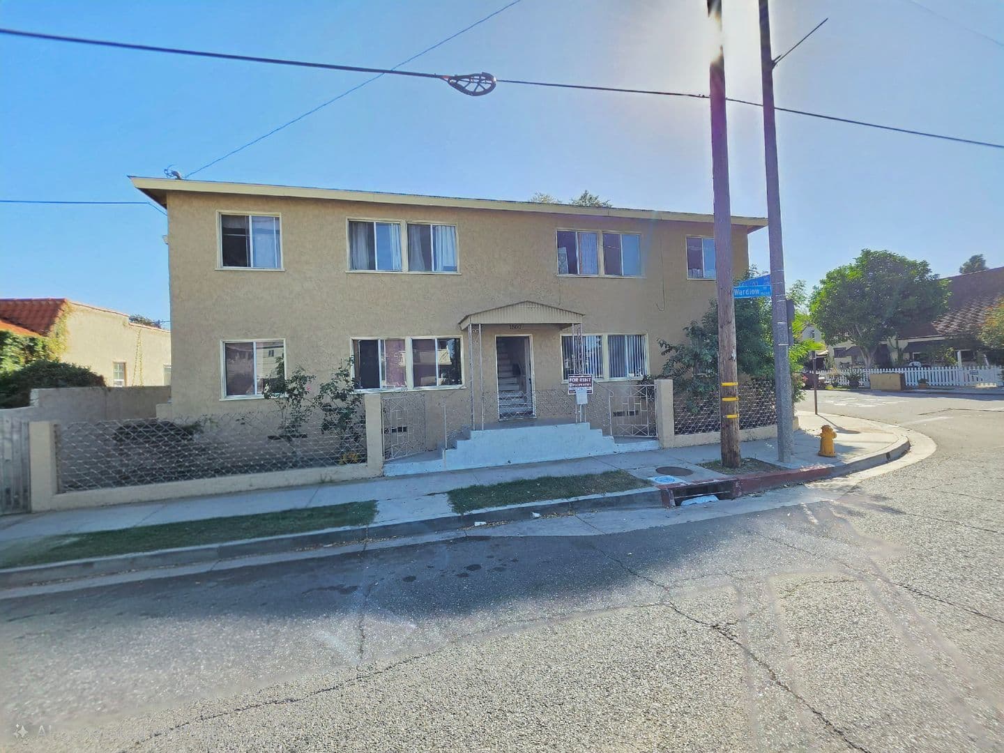 Long Beach Apartment: 1500 E. Wardlow Road