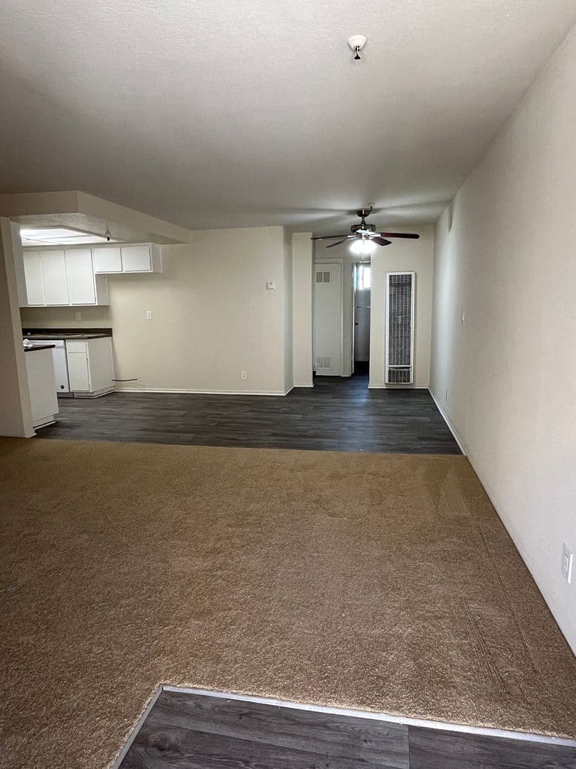 Hawthorne Apartment: 3137-3139 W. 139th St.