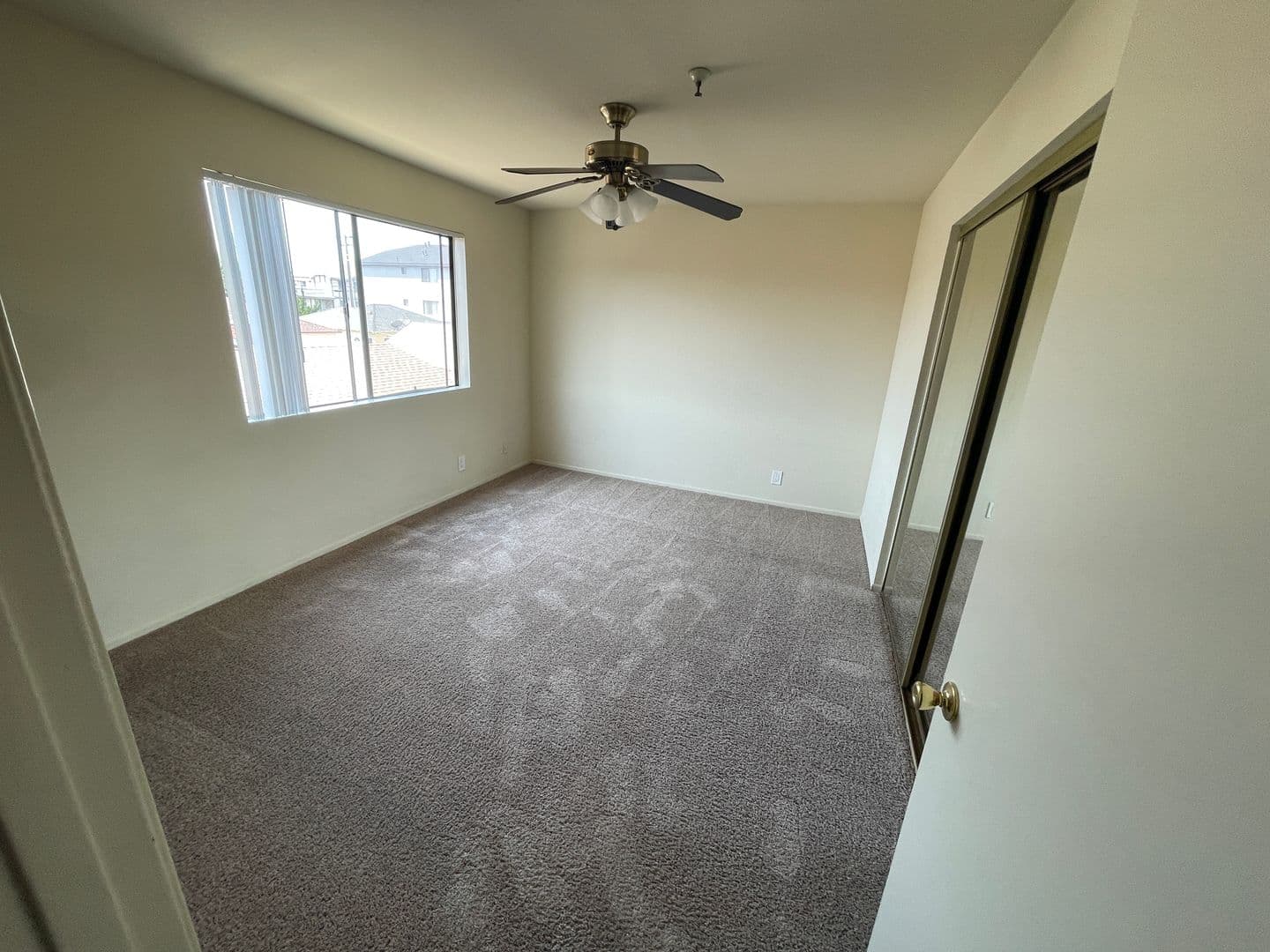 Hawthorne Apartment: 3137-3139 W. 139th St.