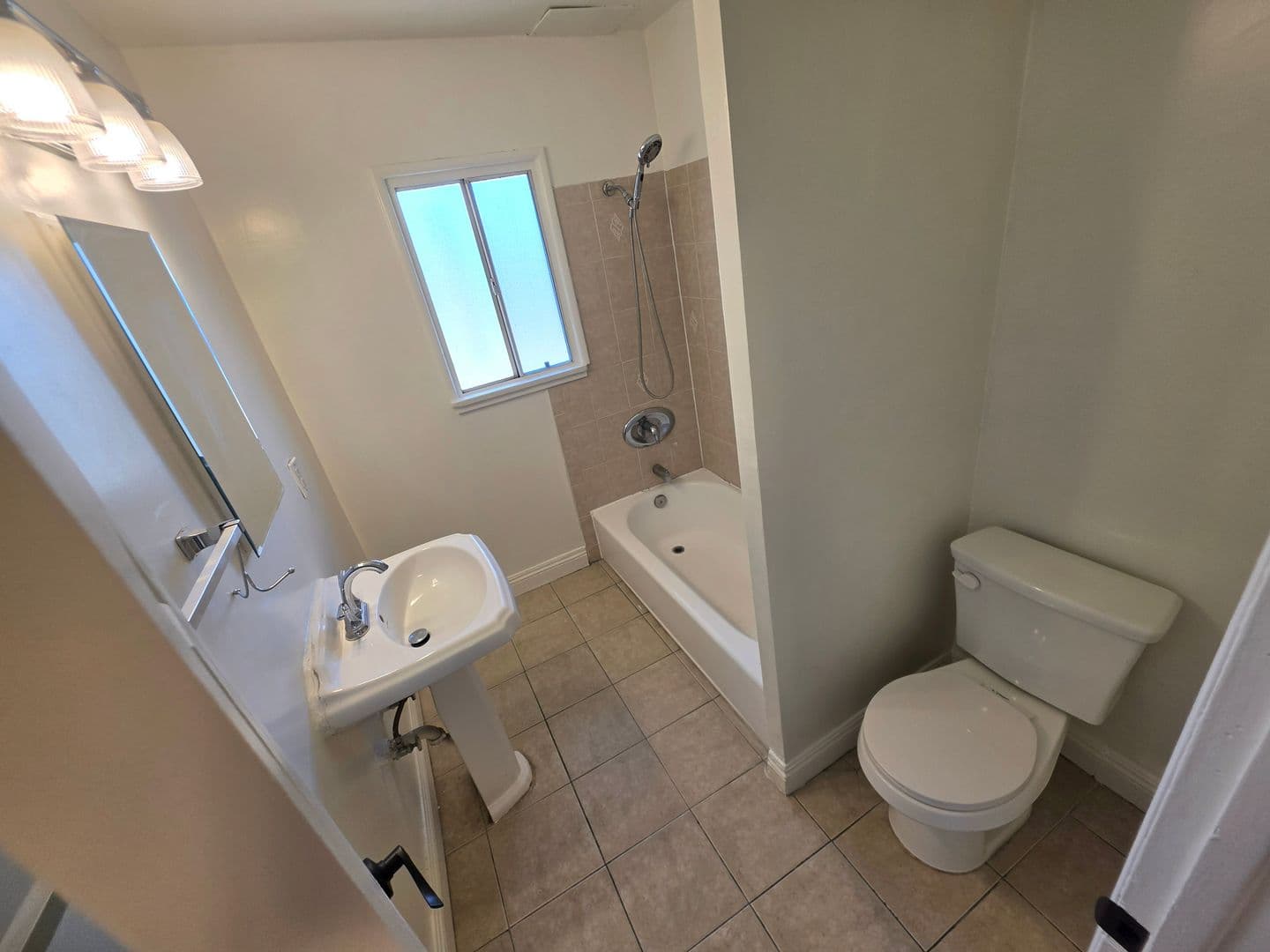 Long Beach Apartment: 1500 E. Wardlow Road
