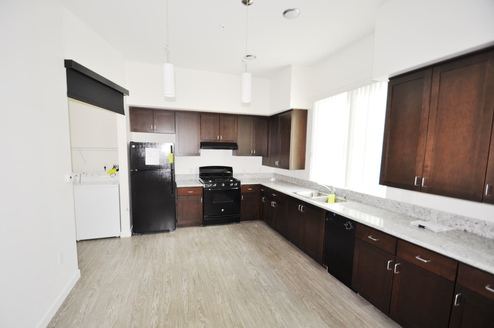 Long Beach Apartment: 431 East 6th St.