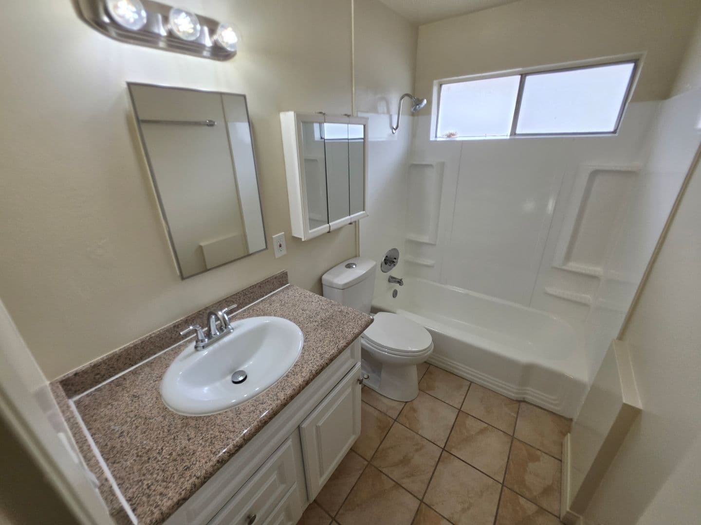 Fullerton Apartment: 2618 Milton Ave.