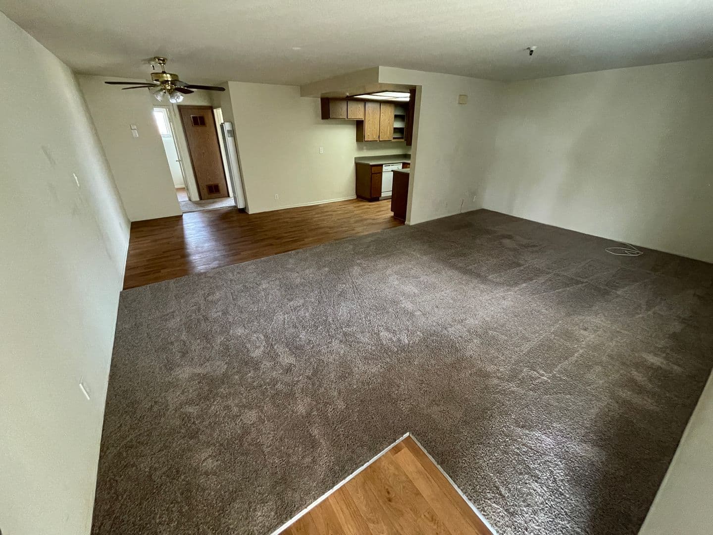 Hawthorne Apartment: 3137-3139 W. 139th St.