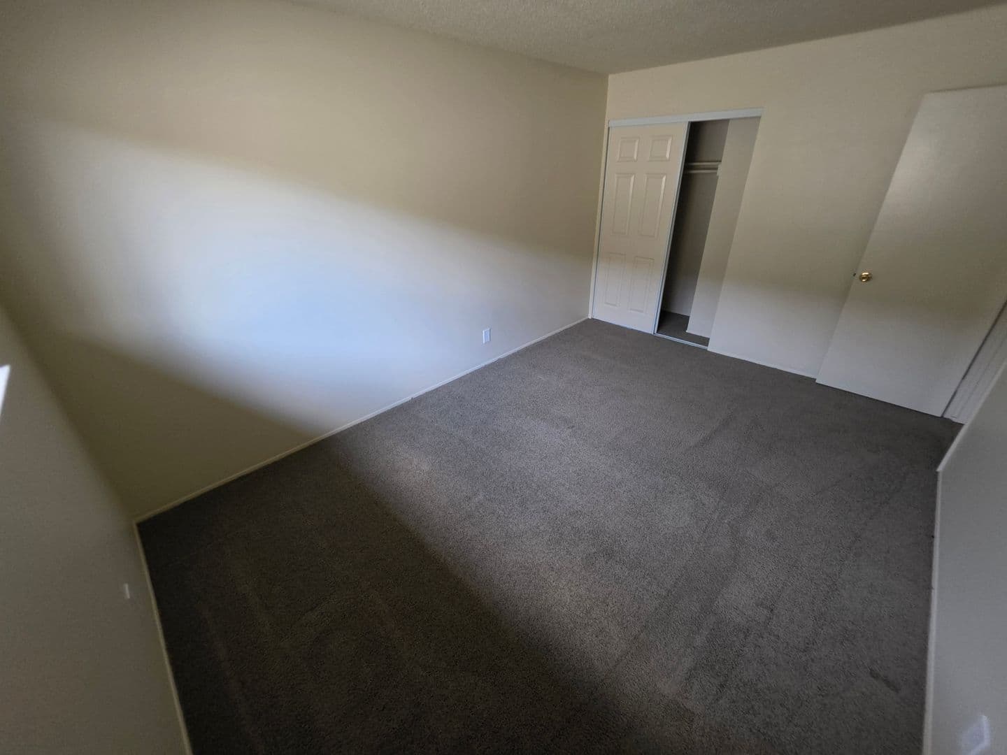 Fullerton Apartment: 2618 Milton Ave.