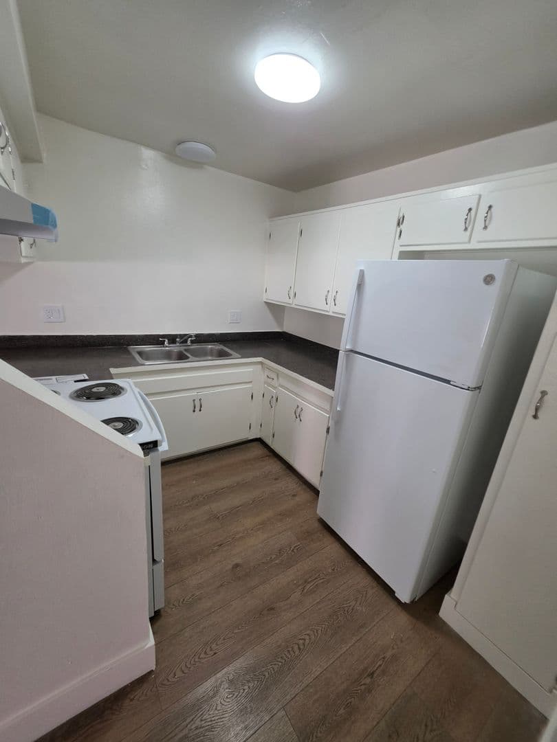 Long Beach Apartment: 3351 E Andy St.