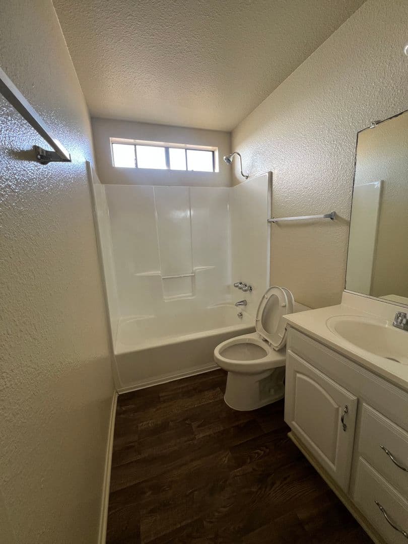 Hawthorne Apartment: 14115-21 Kornblum Ave.