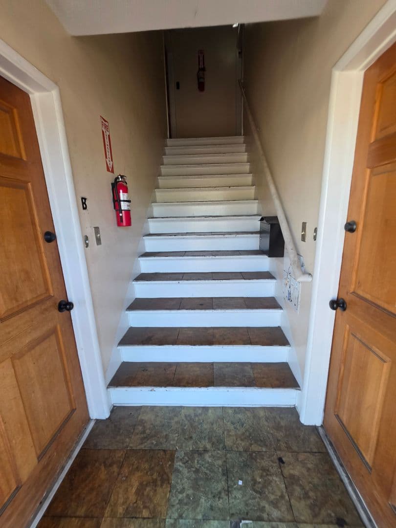 Long Beach Apartment: 1500 E. Wardlow Road