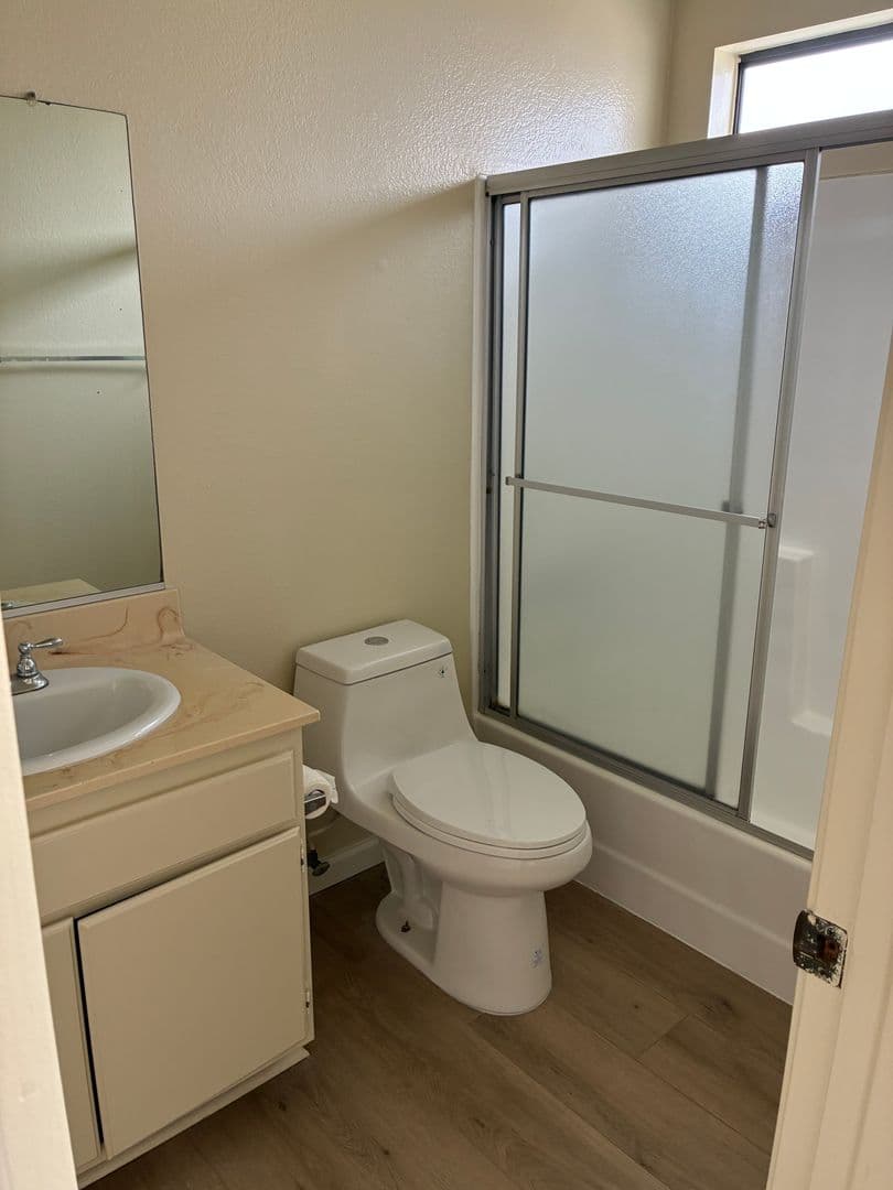 Hawthorne Apartment: 14501 Cerise Ave.