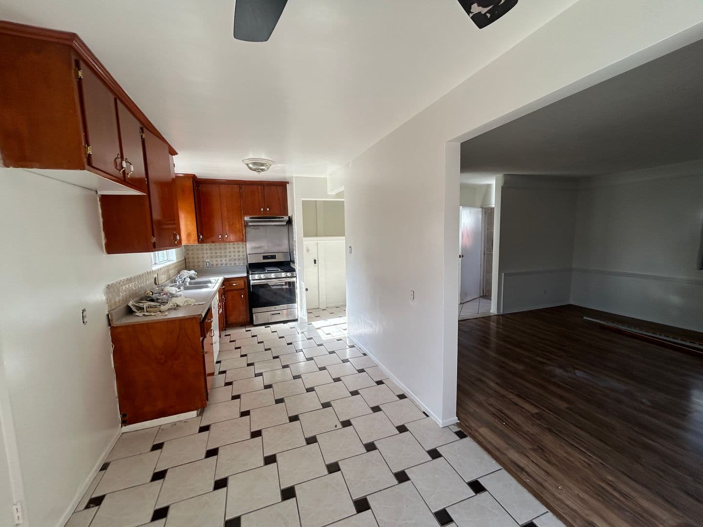 Lawndale Apartment: 4704 - 4706 W. 161st. Street