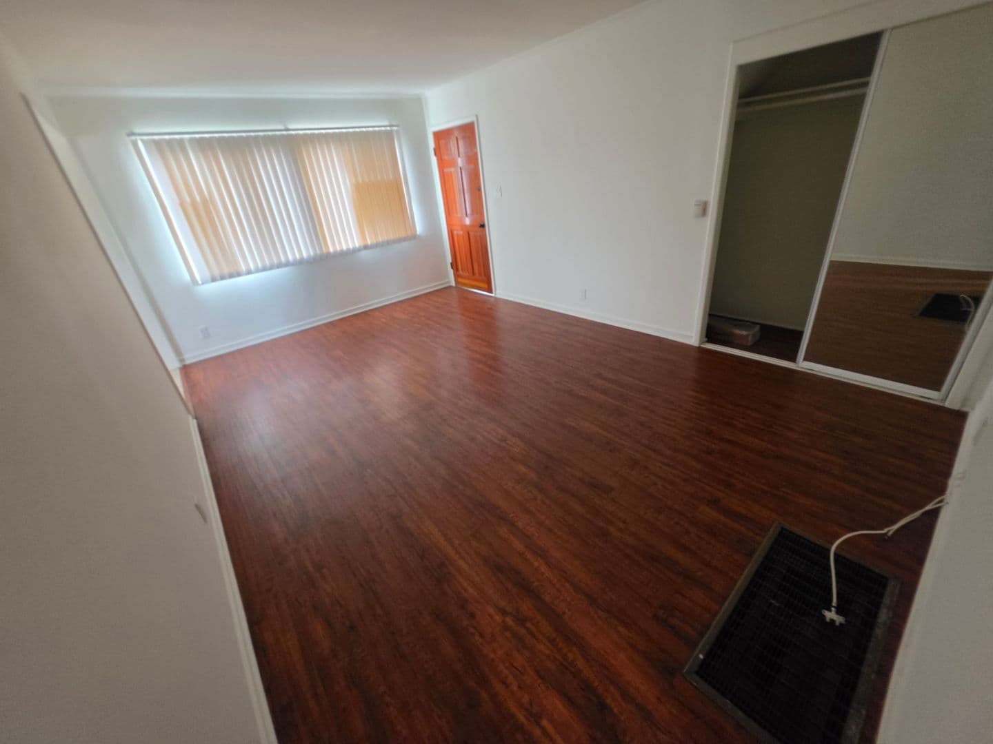 Long Beach Apartment: 1500 E. Wardlow Road