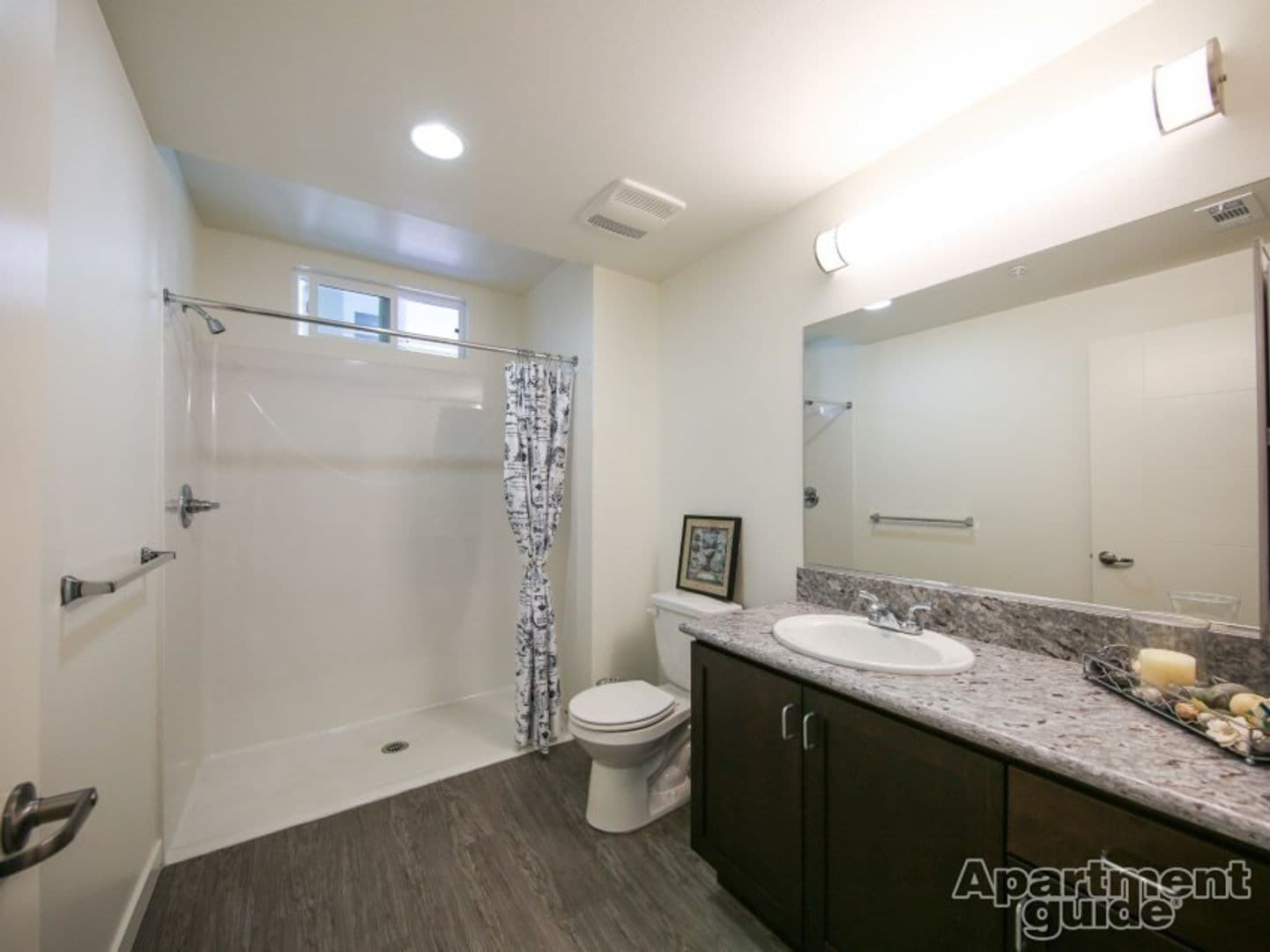 Long Beach Apartment: 431 East 6th St.