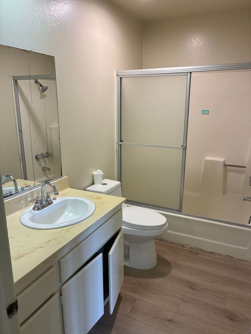 Hawthorne Apartment: 14501 Cerise Ave.