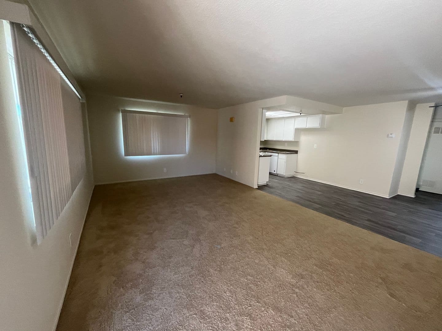 Hawthorne Apartment: 3137-3139 W. 139th St.