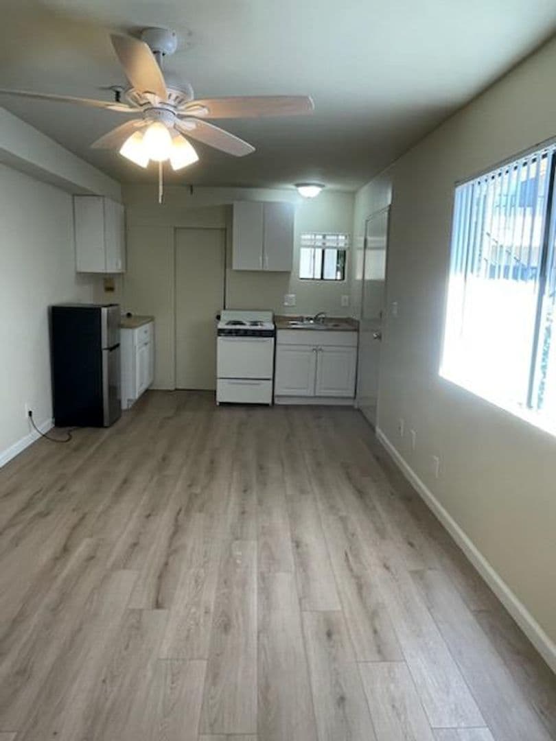 Hawthorne Apartment: 14501 Cerise Ave.