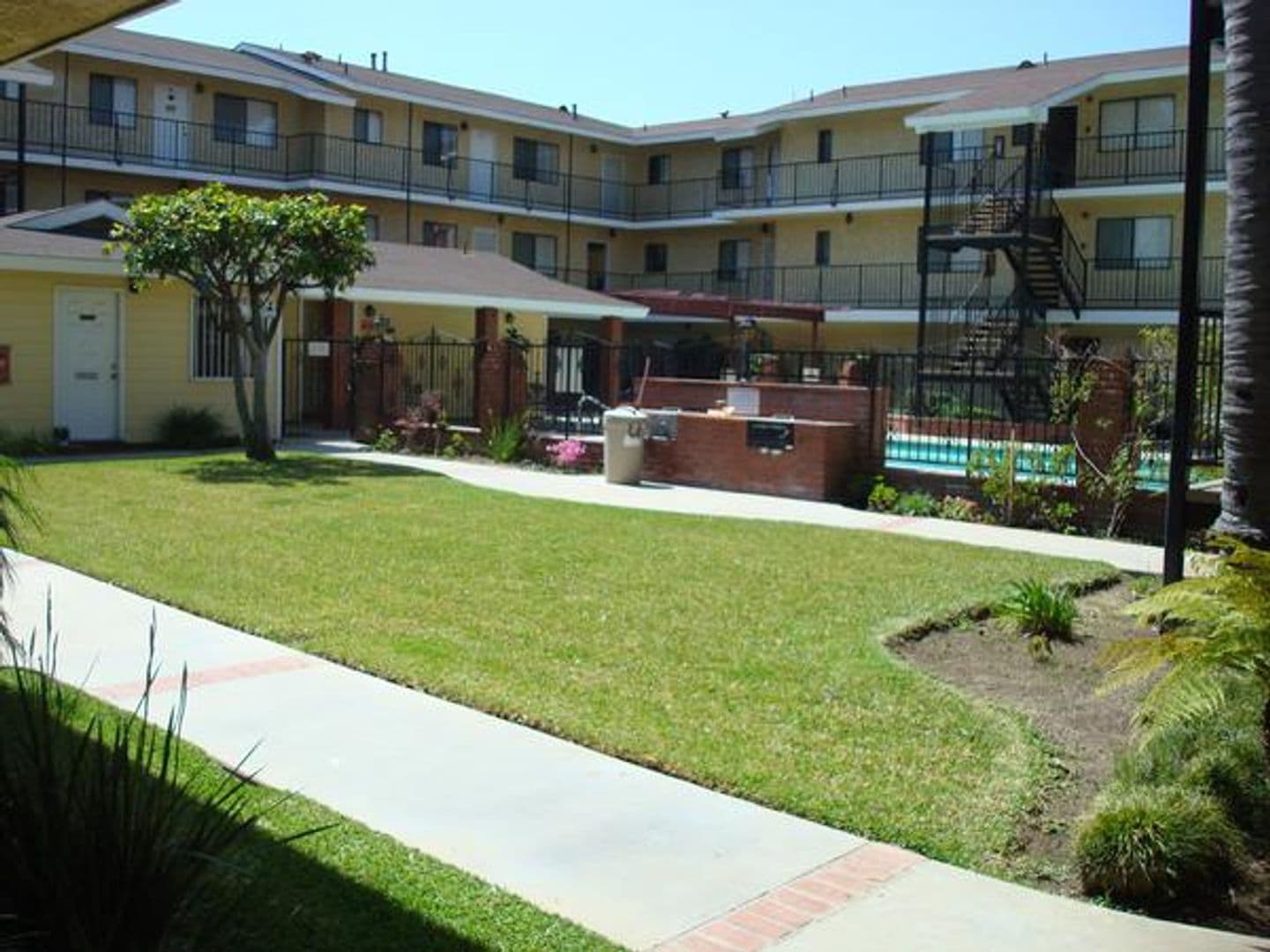 Hawthorne Apartment: 14501 Cerise Ave.