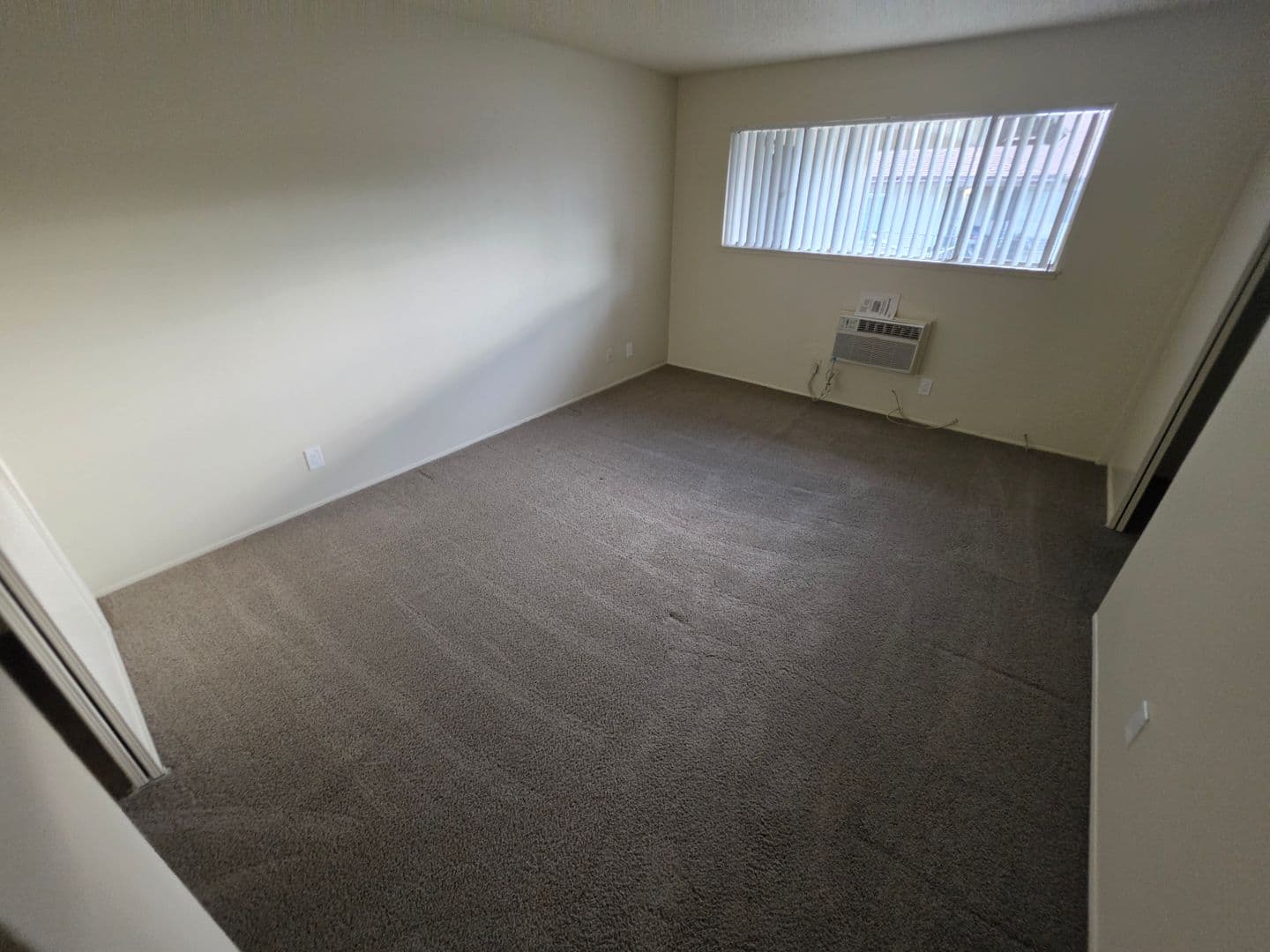 Fullerton Apartment: 2618 Milton Ave.