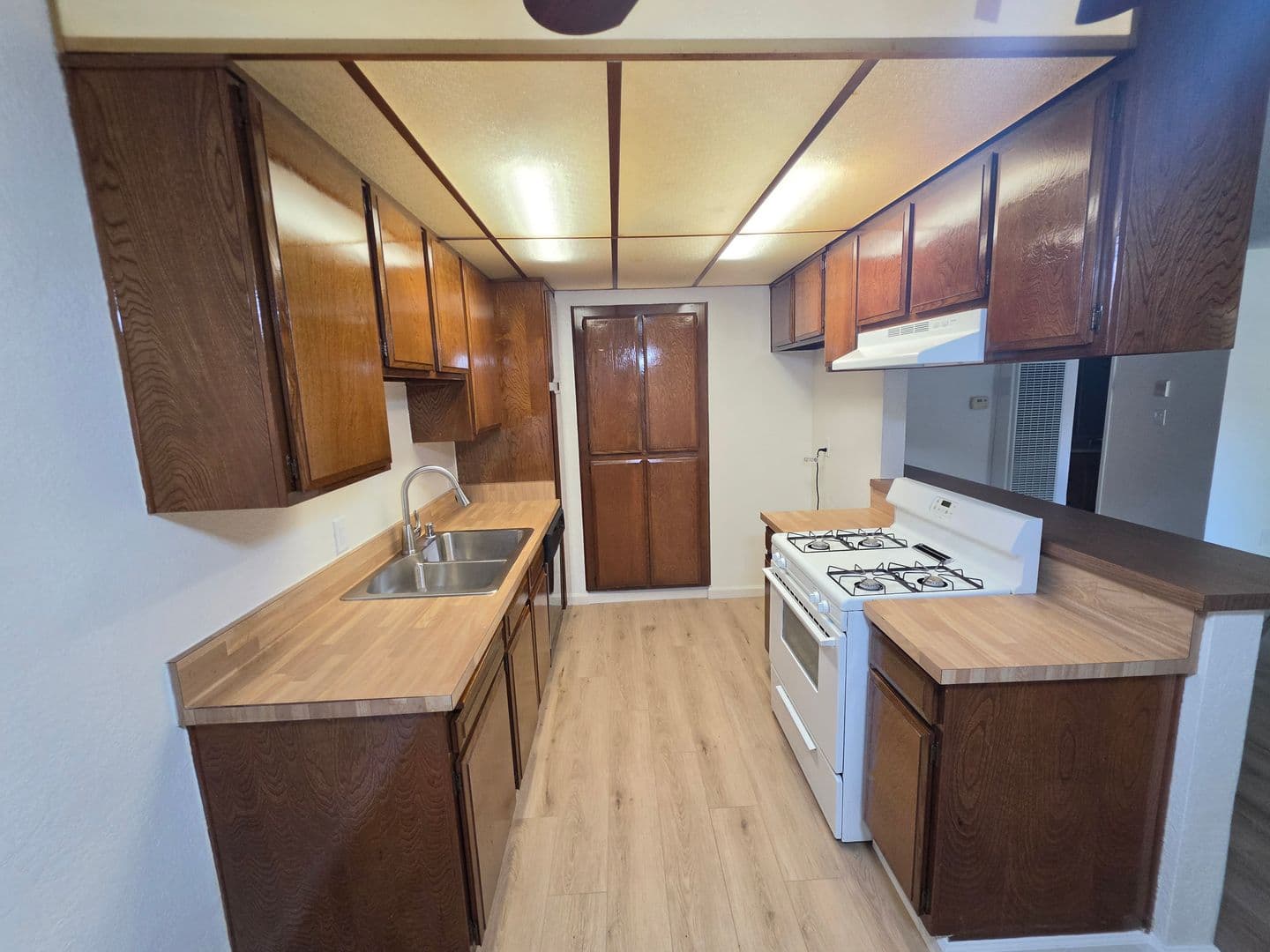 Los Alamitos Apartment: 3680-98 Howard Ave.