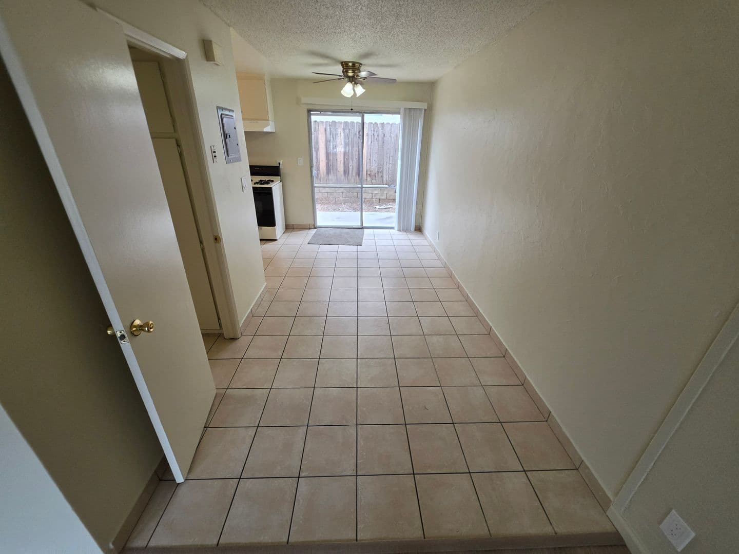Fullerton Apartment: 2618 Milton Ave.