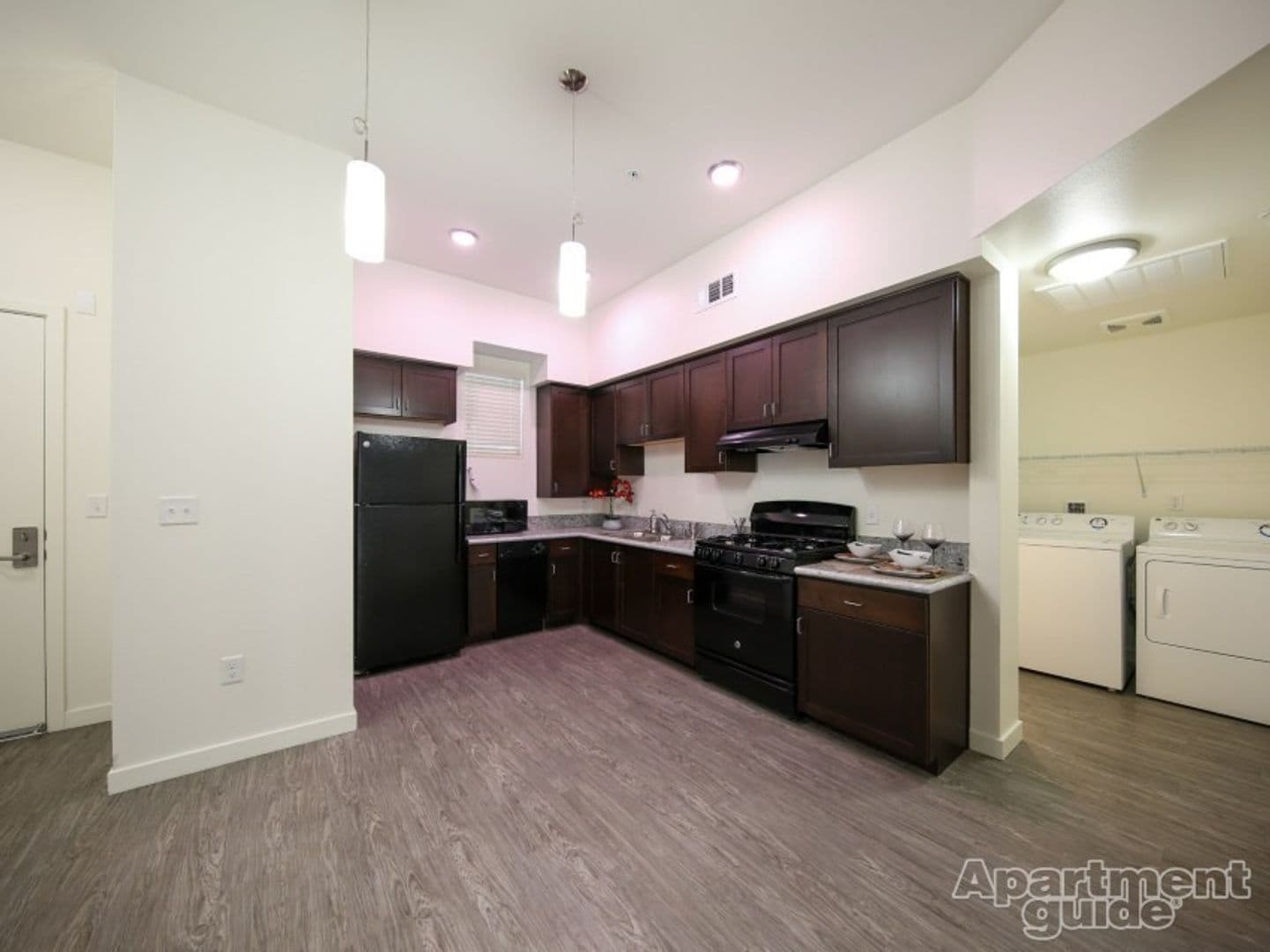 Long Beach Apartment: 431 East 6th St.
