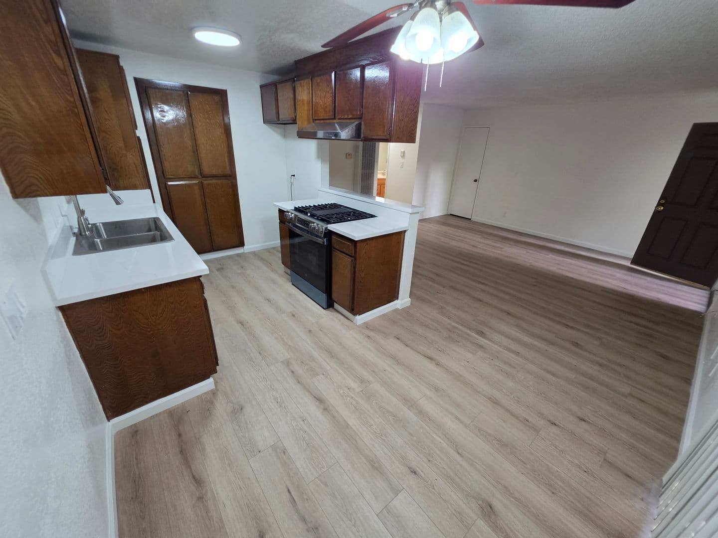 Los Alamitos Apartment: 3680-98 Howard Ave.