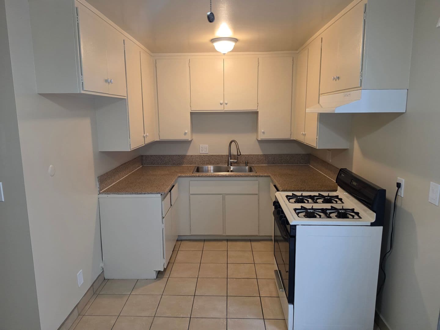 Fullerton Apartment: 2618 Milton Ave.
