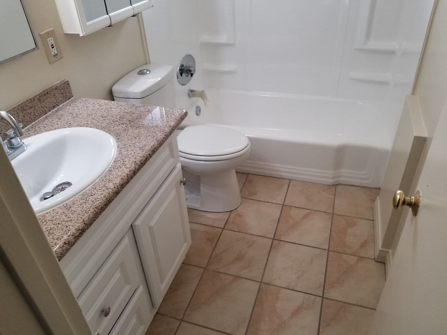 Fullerton Apartment: 2618 Milton Ave.