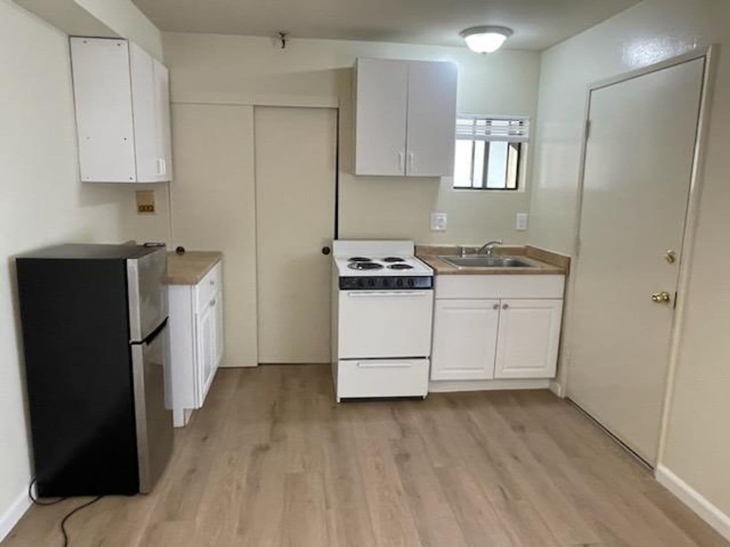 Hawthorne Apartment: 14501 Cerise Ave.
