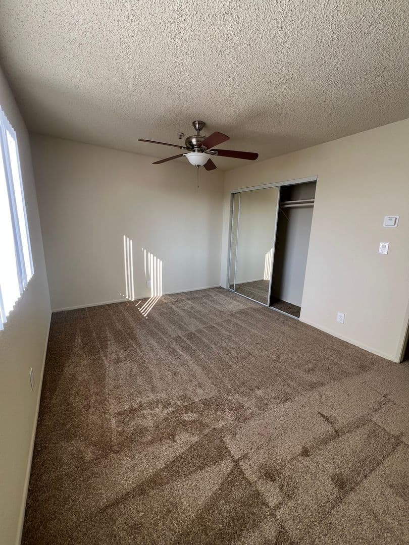 Hawthorne Apartment: 14115-21 Kornblum Ave.